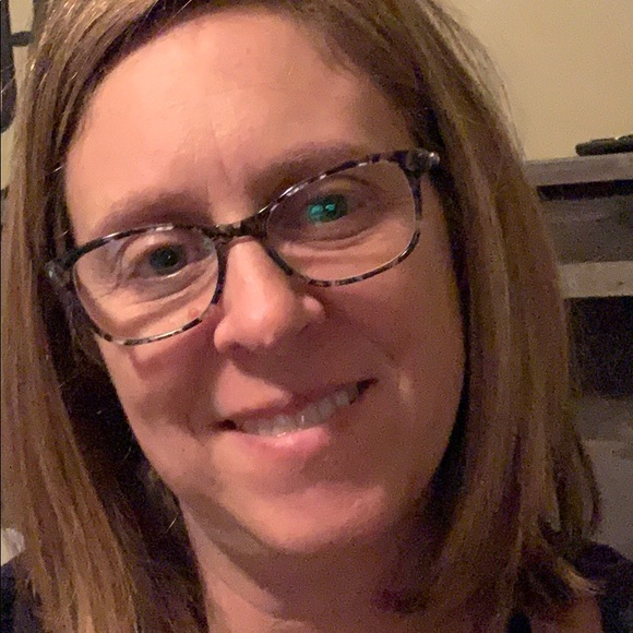 Profile Picture of Renee Boncher (@reneeb2122) on Poshmark