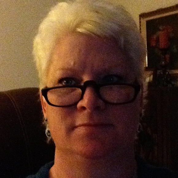 Profile Picture of Robyn Mullicane (@robynmullicane) on Poshmark