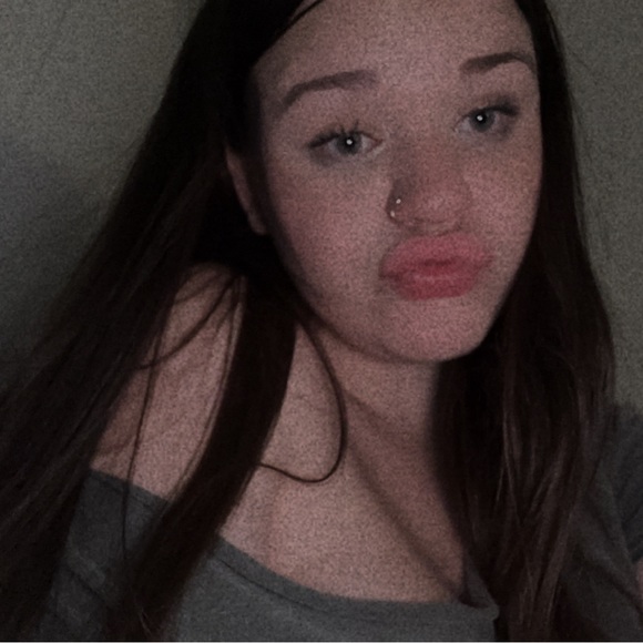 Profile Picture of Brianna Pemberton (@briannapembe558) on Poshmark