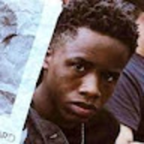 Profile Picture of Kevin Flores (@kev128621) on Poshmark