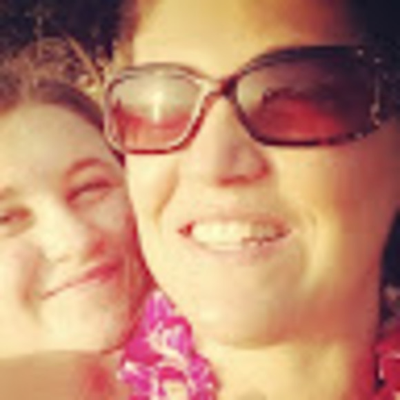 Profile Picture of Tracy Nicholas (@tracynicholas77) on Poshmark