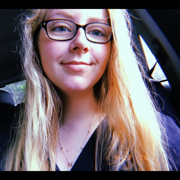 Profile Picture of Beth Boyd (@bethbboyd) on Poshmark