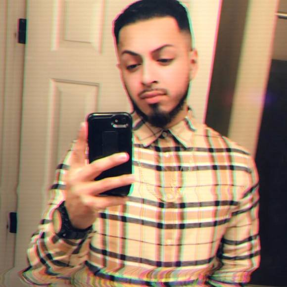 Profile Picture of Luis Pinzon (@okay21) on Poshmark