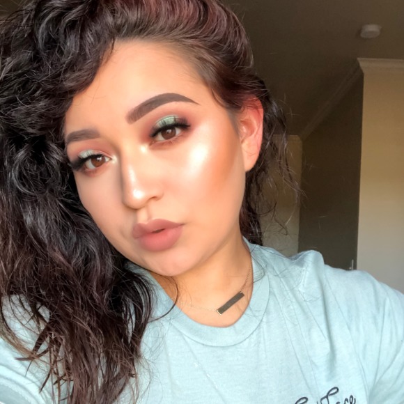 Profile Picture of Bianca Vasquez (@biaanx_) on Poshmark