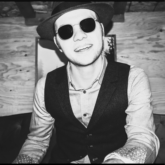 Profile Picture of Andrew Fergusson (@macfhearghais) on Poshmark