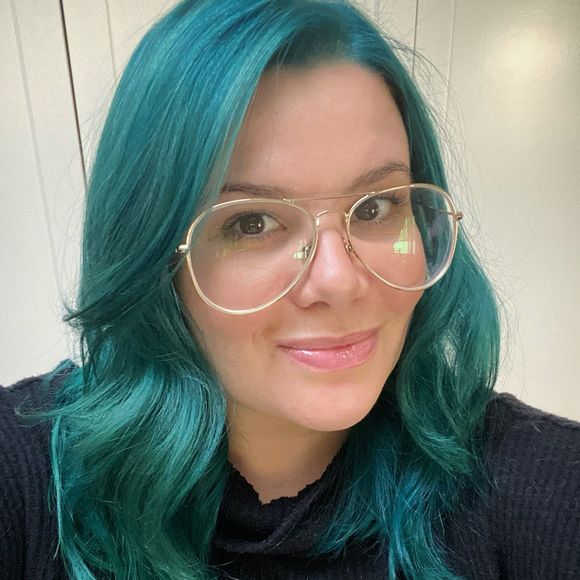 Profile Picture of Erin Schneider (@erinseinfeld) on Poshmark