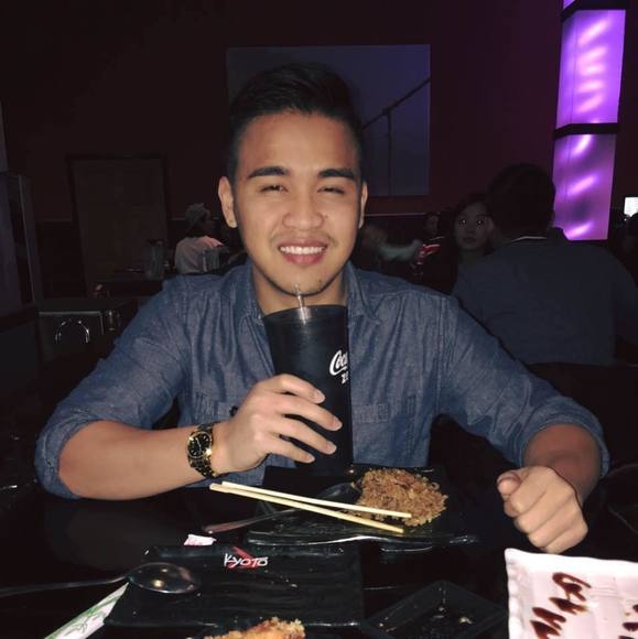 Profile Picture of Dewayne Khaoone (@dewaynekhaoone) on Poshmark