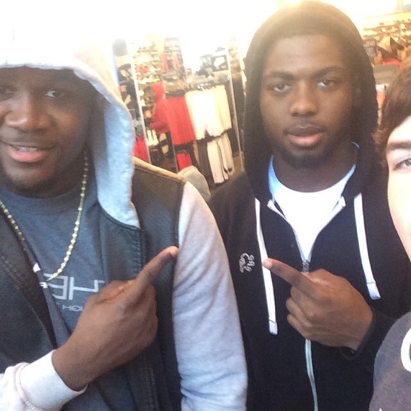 Profile Picture of Robbie Ryan (@robbieryan153) on Poshmark