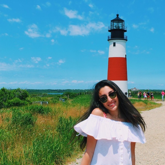 Profile Picture of Alexis Corvino (@alexiscorvino) on Poshmark