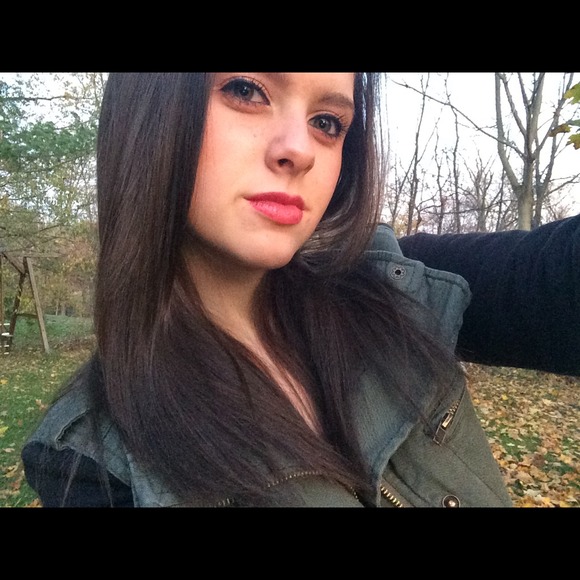 Profile Picture of Allison Mcandrew (@allie6364) on Poshmark