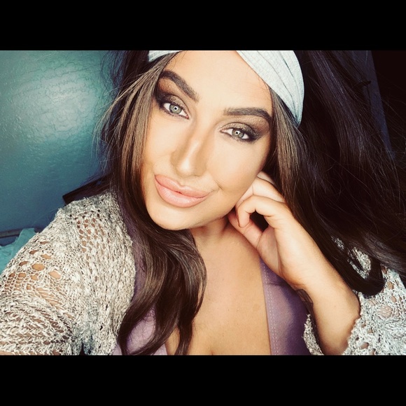 Profile Picture of Jessica Pearson (@highxjess) on Poshmark