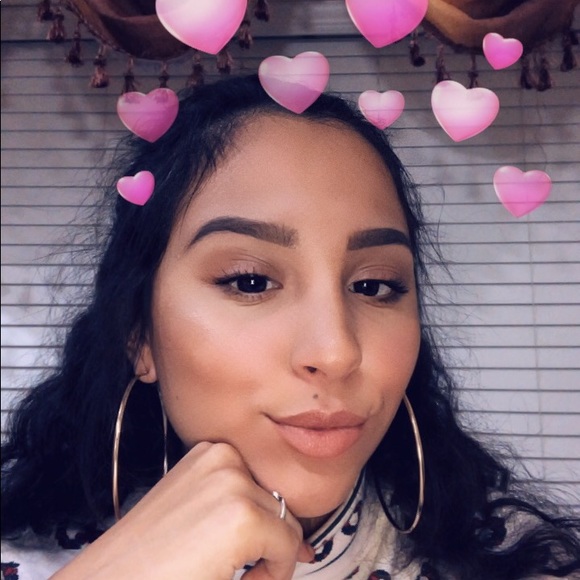Profile Picture of Sofia Munoz (@sofiaxisabel) on Poshmark