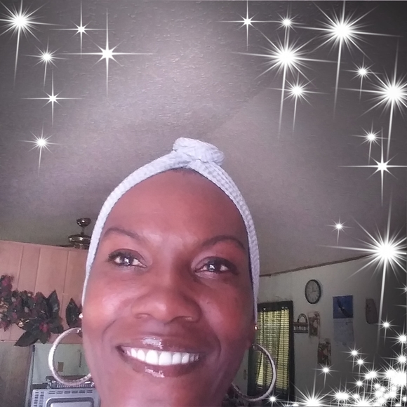 Profile Picture of Doris Bates (@dorisb1964) on Poshmark