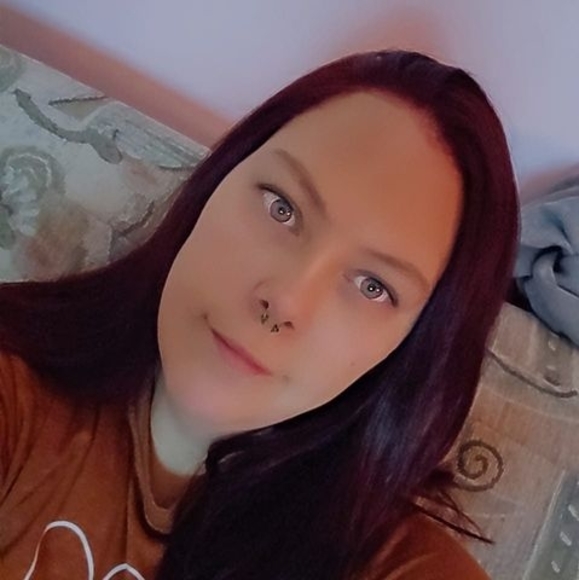 Profile Picture of Laura Truxall (@lauratruxall) on Poshmark