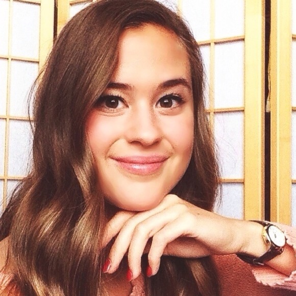 Profile Picture of Courtney Mazzulla (@clmazzulla) on Poshmark