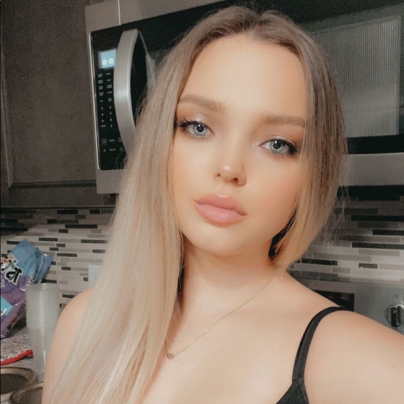 Profile Picture of Chelsea Smith (@chelseasmith500) on Poshmark
