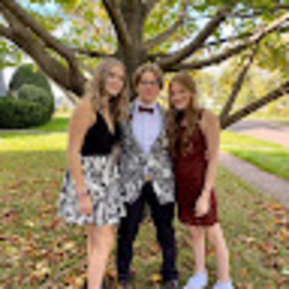 Profile Picture of Kennedy Popplewell (@kpops19) on Poshmark
