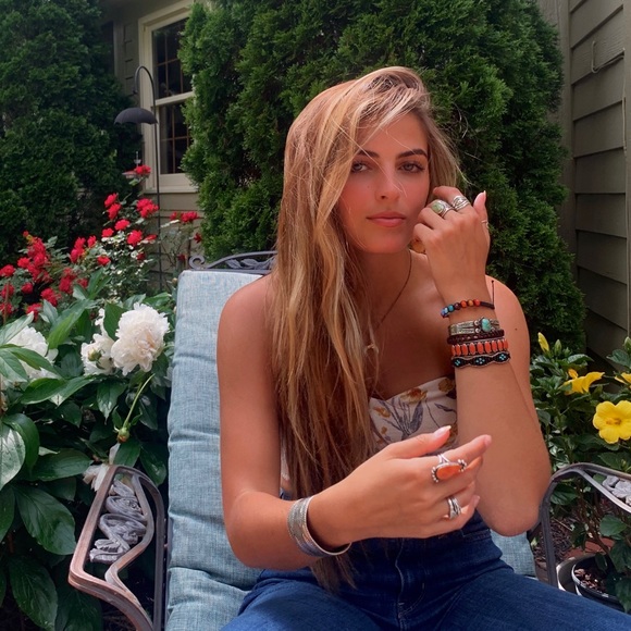 Profile Picture of Alyssa Hellmich (@ajhellmich) on Poshmark