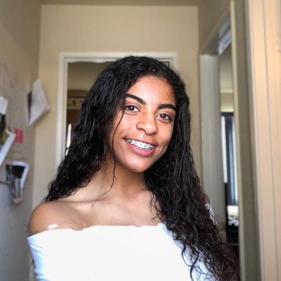 Profile Picture of Ashley Rodrigues (@lil_pouch) on Poshmark