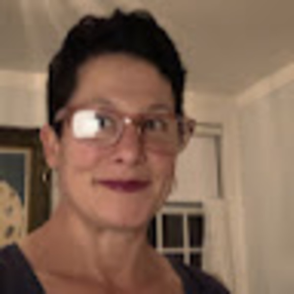 Profile Picture of Tamara Barry (@tamarabarry2323) on Poshmark