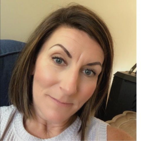 Profile Picture of Stacy Robida (@stacyfaye56) on Poshmark