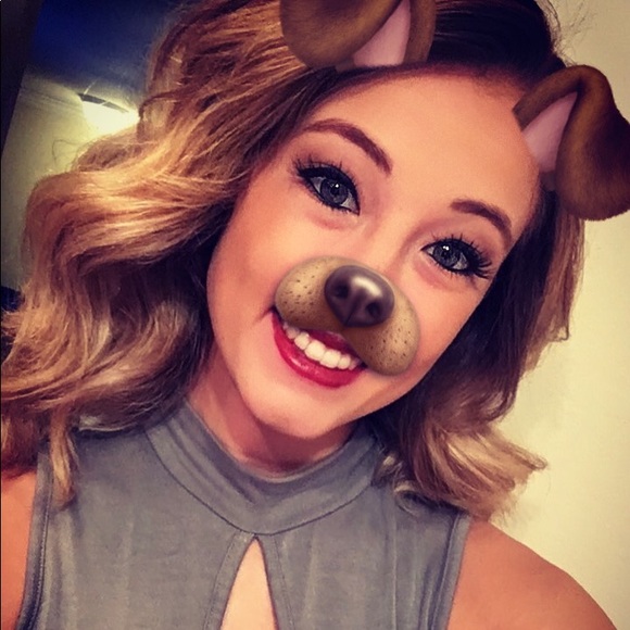 Profile Photo of Jenna Harvey (@jharvey_21) on Poshmark