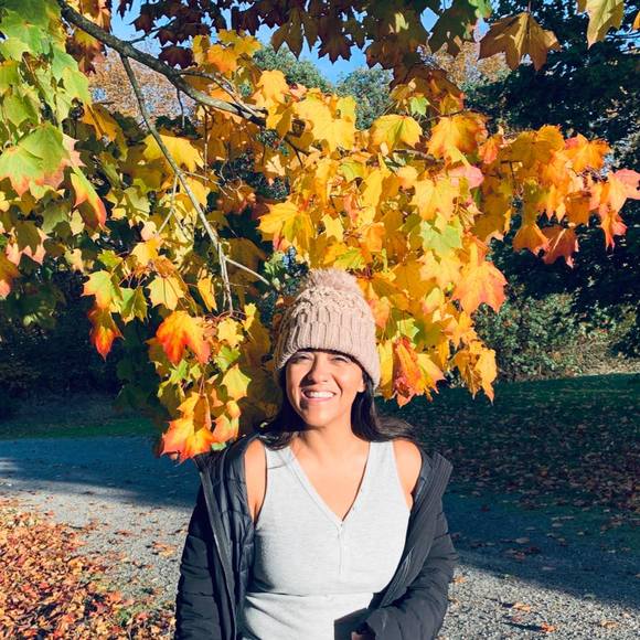 Profile Picture of Janelle Sosh (@janellesosh) on Poshmark