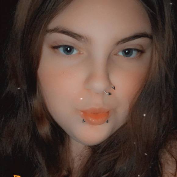 Profile Picture of Nancy Huey (@nancyhuey0) on Poshmark