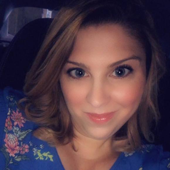 Profile Picture of Chloe Suszynski (@nufashion14) on Poshmark