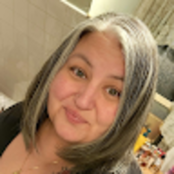 Profile Picture of Raquel Lucas (@raqlynn12) on Poshmark