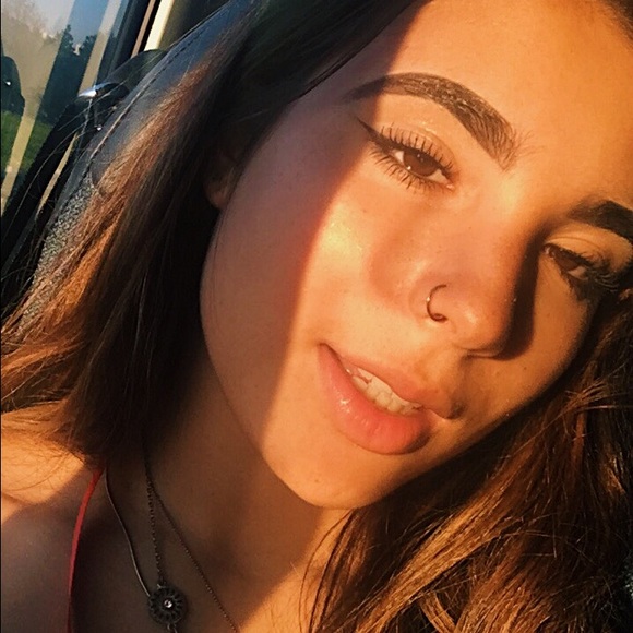 Profile Picture of Lucia Ledesma (@lucialedesma13) on Poshmark
