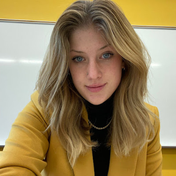 Profile Picture of Siera Gunnett (@gunnettsiera) on Poshmark