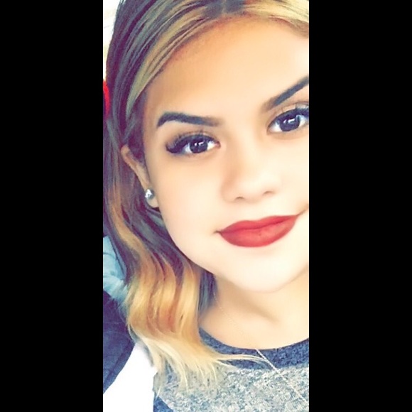 Profile Picture of Isabel Matamoros (@isabelax09) on Poshmark