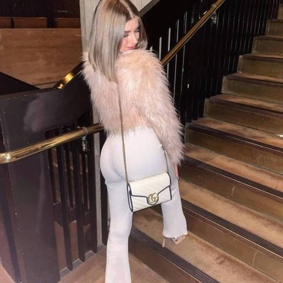 Profile Picture of Lydia Swadling (@lydiaswadling) on Poshmark