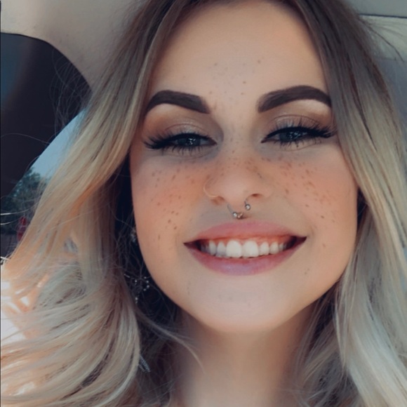 Profile Picture of Allison Westlund (@allisonwestlund) on Poshmark