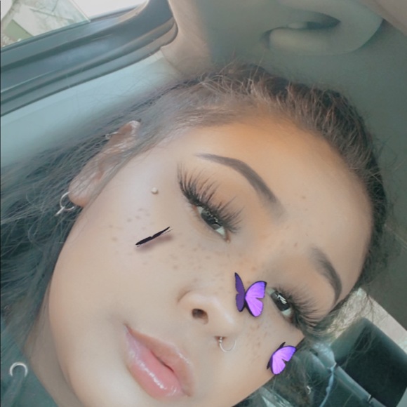 Profile Picture of Tadha Henshel (@rashhwl) on Poshmark