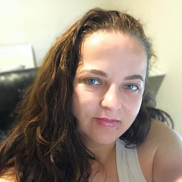 Julia Capizzi - Poshmark Profile Picture of Julia Capizzi (@julia_capizzi) on Poshmark