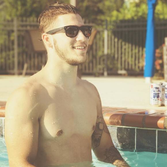 Profile Picture of Zach Ayers (@zach_attack21) on Poshmark