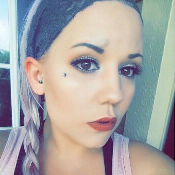 Profile Picture of Crystal Dutton (@cdutton) on Poshmark