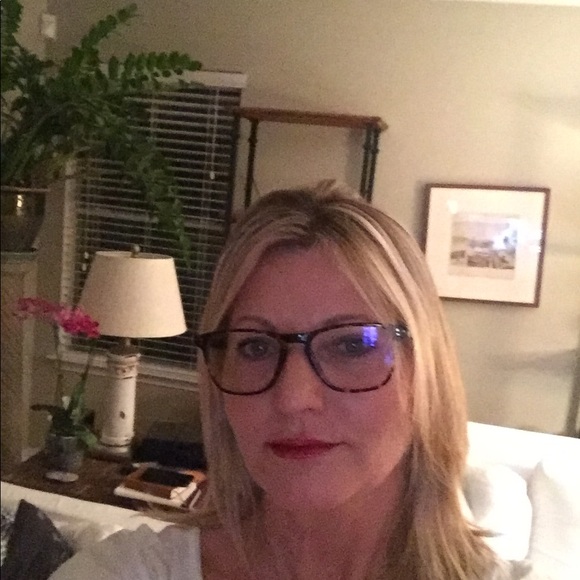 Janet Mcilhon - Poshmark Profile Picture of Janet Mcilhon (@jpavmac) on Poshmark