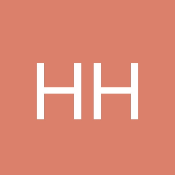 Profile Picture of Hayley Hayley1 (@hayleyelysse462) on Poshmark