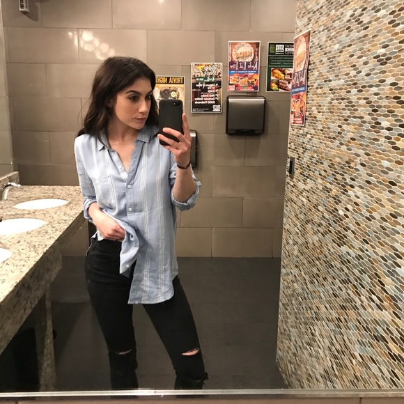 Profile Picture of Lia Wiltgen (@lwiltgen) on Poshmark