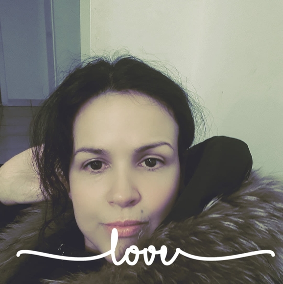 Sandra Sousa - Poshmark Profile Picture of Sandra Sousa (@sjrsousa) on Poshmark