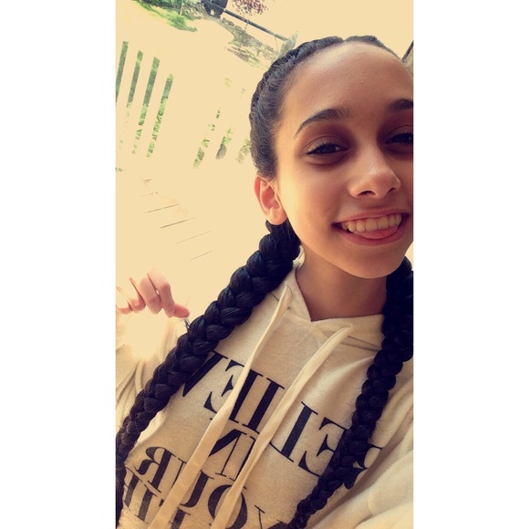 Profile Picture of Sophia Bruzzese (@sophiab_) on Poshmark