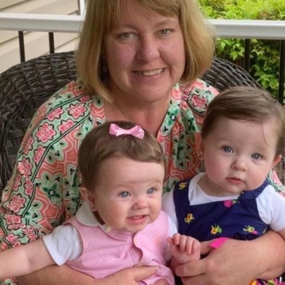 Profile Picture of Terrie Wright (@terriewright585) on Poshmark