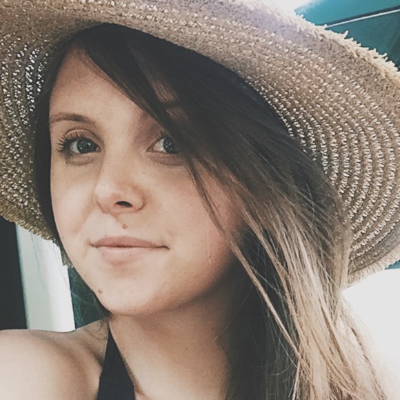 Profile Picture of Jacquelyn Taylor (@mycloset2_yours) on Poshmark