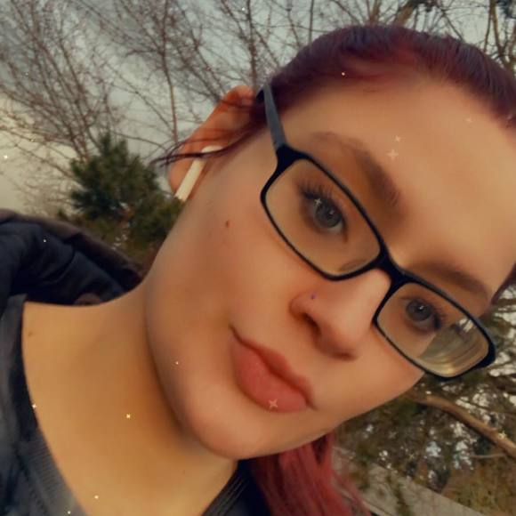 Kayla Baumgarden - Poshmark Profile Picture of Kayla Baumgarden (@kaylamayner1998) on Poshmark