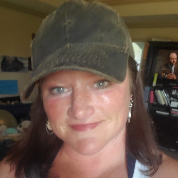 Profile Picture of Cassie Linton (@cassielinton79) on Poshmark