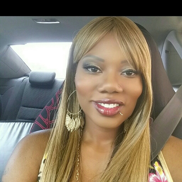 Profile Picture of Moe Moe (@ms_moemoe2015) on Poshmark
