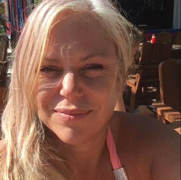 Profile Picture of Elizabeth Dowless (@dowlessobx) on Poshmark